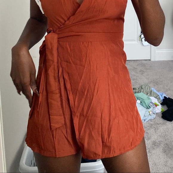 VCUT ROMPER - Picture 3 of 5